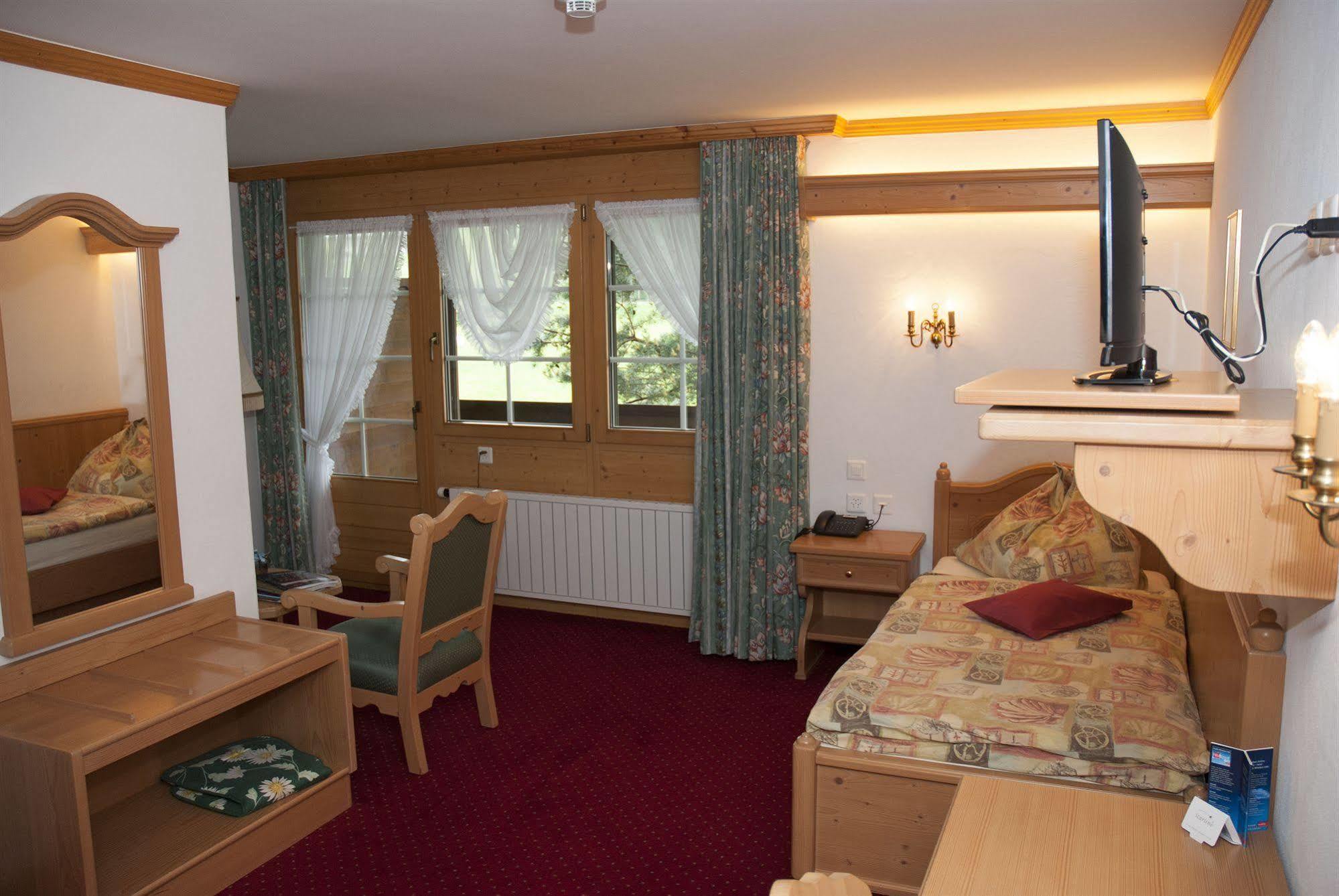 Hotel Simmenhof Lenk Buitenkant foto
